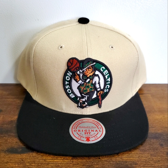 Boston Celtics Mitchell & Ness Two Tone Cream & Black Snapback Hat - Picture 2 of 6